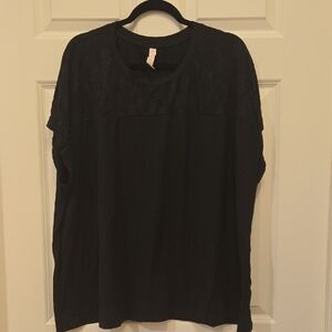 Livi Active Black Short Sleeve Top